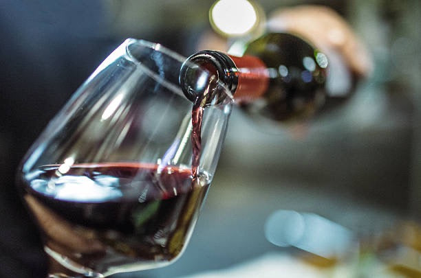 Hoeveel glazen uit een fles wijn? Het exacte antwoord