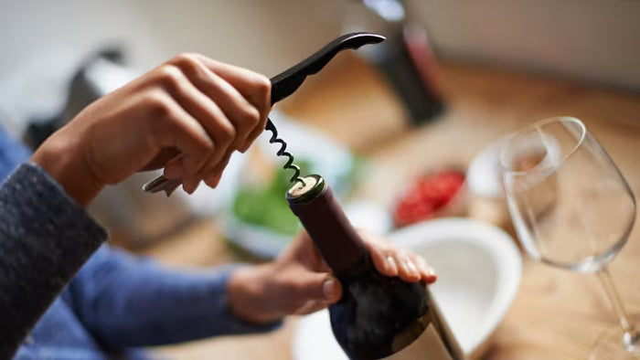 Hoe lang moet wijn ademen en waarom is dat belangrijk?