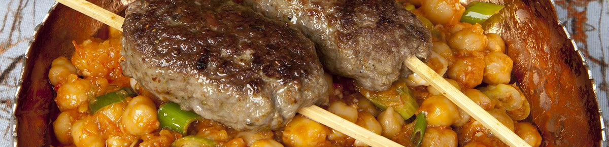 Lamskebabs met tomaten-kikkererwtensaus